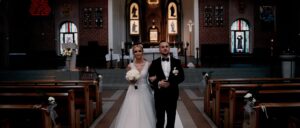 Kamerzysta na wesele Warszawa - wyjście z kościoła